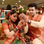 Sugandha Mishra Instagram - ❤️Celebrating the upcoming arrival of our little one..Our Baby Shower in a Maharashtrian Traditional Way (dohale jevan) followed by all the customs .. Oti Bharan ,Pooja 🙏🏻and fun rituals like 🍪Barfi Peda Rasam, Name Suggestions by all the Guests, Bow & Arrow (Teer Kaman),🏹 Cake Cutting🎂,Fun games like Diaper Changing 🍼etc. #SWIPELEFT P.S : ❤️we loved performing on a Special Song🎤 Specially Made by us for our lil one which was written & Composed by Sugandha and Sung by both of us ( we will soon share it) . Feeling overwhelmed and blessed to be loved by so many amazing people 🙏🏻😍 Thanks All for Showering Love & Blessings as Always 🙏🏻💐😇 . . #swipeleft #babyshower #dohalejevan #paithanisaree #floraljewellery #godhbharai #maharashtrianbabyshower #celebration #fun #sugandhamishra #drsanketbhosale #momtobe #blessed #paithani #paithanisaree Iskon Temple, Juhu