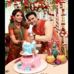 Sugandha Mishra Instagram - ❤️Celebrating the upcoming arrival of our little one..Our Baby Shower in a Maharashtrian Traditional Way (dohale jevan) followed by all the customs .. Oti Bharan ,Pooja 🙏🏻and fun rituals like 🍪Barfi Peda Rasam, Name Suggestions by all the Guests, Bow & Arrow (Teer Kaman),🏹 Cake Cutting🎂,Fun games like Diaper Changing 🍼etc. #SWIPELEFT P.S : ❤️we loved performing on a Special Song🎤 Specially Made by us for our lil one which was written & Composed by Sugandha and Sung by both of us ( we will soon share it) . Feeling overwhelmed and blessed to be loved by so many amazing people 🙏🏻😍 Thanks All for Showering Love & Blessings as Always 🙏🏻💐😇 . . #swipeleft #babyshower #dohalejevan #paithanisaree #floraljewellery #godhbharai #maharashtrianbabyshower #celebration #fun #sugandhamishra #drsanketbhosale #momtobe #blessed #paithani #paithanisaree Iskon Temple, Juhu