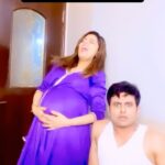 Sugandha Mishra Instagram – Try this at home 😂 #momtobe #laughter #lol #comedy #couplegoals #viral #viralreels #omg #sugandhamishra #drsanketbhosale #husbandandwife #timepass Mumbai, Maharashtra