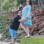 Sugandha Mishra Instagram - sun,☀️sand,🏝️and our future ♾️ in our hands.. #babymoon #swipeleft . . #babybumps #vibe #chill #parentstobe #sugandhamishra #drsanketbhosale #goa #goabeach #beach #love