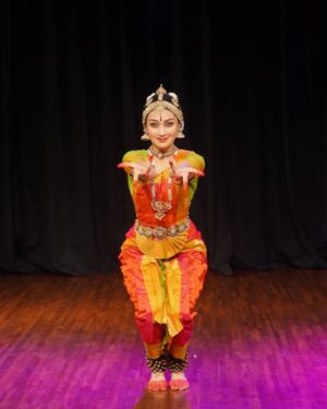 Suhani Dhanki Instagram - With the blessings of my Guru Dr. Sandhya Purecha ji and the unwavering support of Bhavnna Tai, I presented my first solo Bharatanatyam recital this season as a part of Ojas Festival in Bengaluru.

Thank you to Ratheesh Babu ji and Poornima Ashok ji for this wonderful opportunity. 

I cannot put into words the deep gratitude I feel towards my beloved Guruji for finding time from her extremely busy schedule to teach, guide and nurture me. The joys of just being in hers and Bhavna Tai's midst is inexplicable ❤️🙏

Photo credit: Gaurav Sahu

#bharatanatyam #indianclassicaldance
