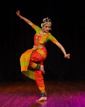 Suhani Dhanki Instagram - With the blessings of my Guru Dr. Sandhya Purecha ji and the unwavering support of Bhavnna Tai, I presented my first solo Bharatanatyam recital this season as a part of Ojas Festival in Bengaluru.

Thank you to Ratheesh Babu ji and Poornima Ashok ji for this wonderful opportunity. 

I cannot put into words the deep gratitude I feel towards my beloved Guruji for finding time from her extremely busy schedule to teach, guide and nurture me. The joys of just being in hers and Bhavna Tai's midst is inexplicable ❤️🙏

Photo credit: Gaurav Sahu

#bharatanatyam #indianclassicaldance