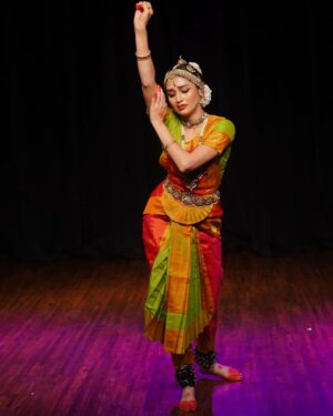 Suhani Dhanki Instagram - With the blessings of my Guru Dr. Sandhya Purecha ji and the unwavering support of Bhavnna Tai, I presented my first solo Bharatanatyam recital this season as a part of Ojas Festival in Bengaluru.

Thank you to Ratheesh Babu ji and Poornima Ashok ji for this wonderful opportunity. 

I cannot put into words the deep gratitude I feel towards my beloved Guruji for finding time from her extremely busy schedule to teach, guide and nurture me. The joys of just being in hers and Bhavna Tai's midst is inexplicable ❤️🙏

Photo credit: Gaurav Sahu

#bharatanatyam #indianclassicaldance