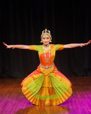 Suhani Dhanki Instagram - With the blessings of my Guru Dr. Sandhya Purecha ji and the unwavering support of Bhavnna Tai, I presented my first solo Bharatanatyam recital this season as a part of Ojas Festival in Bengaluru.

Thank you to Ratheesh Babu ji and Poornima Ashok ji for this wonderful opportunity. 

I cannot put into words the deep gratitude I feel towards my beloved Guruji for finding time from her extremely busy schedule to teach, guide and nurture me. The joys of just being in hers and Bhavna Tai's midst is inexplicable ❤️🙏

Photo credit: Gaurav Sahu

#bharatanatyam #indianclassicaldance