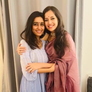 Suhani Dhanki Instagram - Holding close our loved ones and the warmth they bring this diwali 💕🪔
Nutan varshabhinandan #happynewyear ✨

Saree #photodump because my fav photographer was on a roll @sukritijaiswal 🤩

#happydiwali #celebration #love