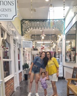 Suhani Dhanki Instagram - My mother has two daughters ✌️
#OutsourcedParenting
