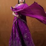 Suma Kanakala Instagram - Give everyday a chance to become the most beautiful day in your life😊💜✨ . styled by @stylebyannapurna styling team @i.deekshasetti Wearing: @varahi_artstudio Jewellery: @the_velvetfly_ Makeup @madhu_derangula Hair @koduruamarnath Photography @valmikiramuphotography #sumakanakala #anchorsuma #anchorsumakanakala #kanakalasuma