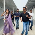 Suma Kanakala Instagram - It’s Prank Timeeee😹👻🤪 . #suma #anchorsuma #Sumakanakala #Kanakalasuma #fun #Prank #funny #Trending #Viral #funnyreels #funnyvideos #prankvideo #pranktime #viralreels #viralvideos