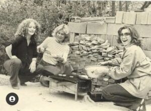 Suna Yıldızoğlu Instagram - @nevraserezli @nurhandamcioglu Sanırım 1978.❤️