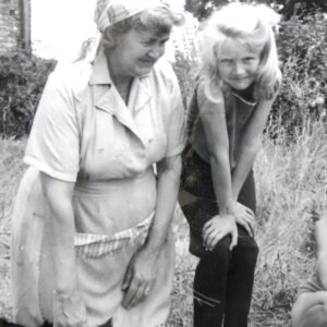 Suna Yıldızoğlu Instagram - 1964 Anneannem ve ben☺️