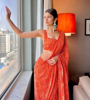 Susmita Chatterjee Instagram - You carry so much love in your heart. Give some to yourself…

Wearing @fashiondoctor_official 
Makeup & Hair @kajuguhaofficial