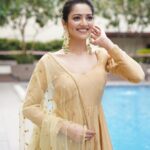 Susmita Chatterjee Instagram - Smile, because today you are a lot stronger than you were yesterday… Wearing @fashiondoctor_official Makeup & Hair @kajuguhaofficial