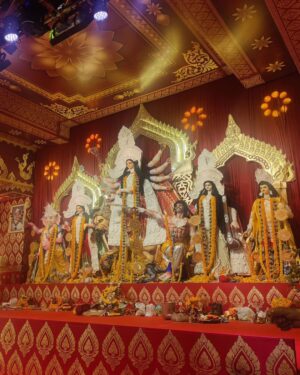 Suzanna Mukherjee Instagram - Durga Nobomi with my Devis 
@irismaity7 
@iyogitabihani 
@allylovesgym 

#suzannamukherjee #durgapuja #duggadugga #blessings #foodandfestivities