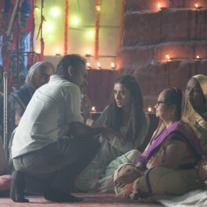 Suzanna Mukherjee Instagram - " Khara re "

Thank-you @sumit.saxena.35912 @maneeshbhattofficial and @raghavandarjun for giving me this moment ❤️

📸 @deepikapathakofficial

#Kaalkoot #kaalkootonjiocinema #suzannamukherjee #behindthescenes #kharare