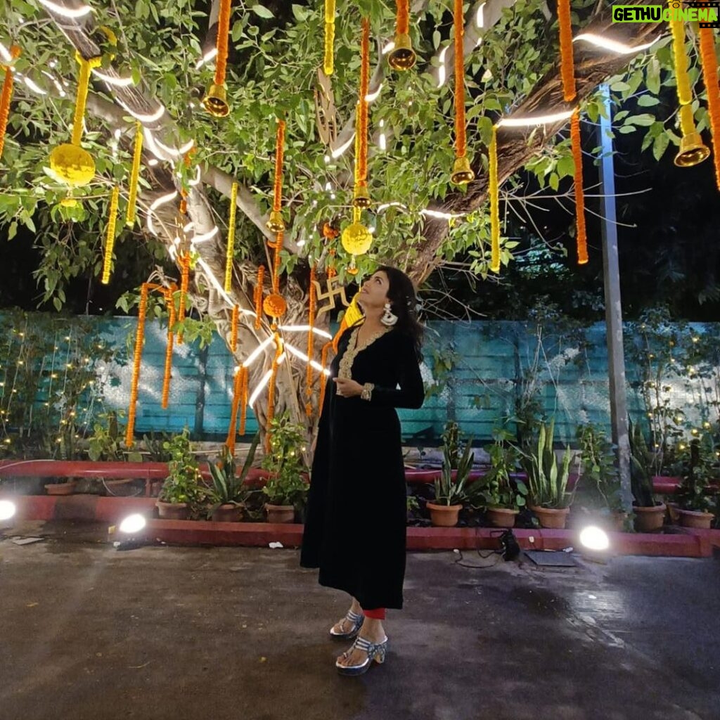 Sweta Singh Instagram - दोस्तों संग दीवाली से पहले दीवाली! #diwali Noida