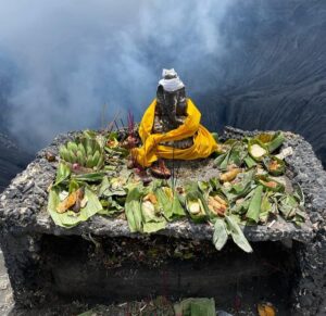 Sweta Singh Instagram - Reposting a picture from last November. Ganesh Bhagwan sits atop an active volcano Mount Bromo (or Bramha) in Indonesia. Local villagers believe volcanic eruptions never affect the side Ganesh ji overlooks. #JaiShriGanesh #Volcano