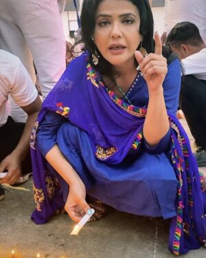 Sweta Singh Instagram - #ayodhya दीपोत्सव के सात साल हुए हैं। सौभाग्य है कि हर साल यहाँ आ पाई। रिकॉर्ड एक लाख से लगभग सवा बाइस लाख दीपों का हो गया। (साथ में रूस से आई रामलीला मंडली)