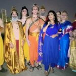 Sweta Singh Instagram – #ayodhya दीपोत्सव के सात साल हुए हैं। सौभाग्य है कि हर साल यहाँ आ पाई। रिकॉर्ड एक लाख से लगभग सवा बाइस लाख दीपों का हो गया। (साथ में रूस से आई रामलीला मंडली) Ayodhya श्री राम जन्मभूमि