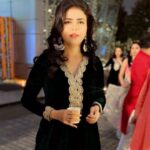 Sweta Singh Instagram – दोस्तों संग दीवाली से पहले दीवाली! #diwali Noida