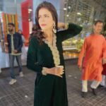 Sweta Singh Instagram – दोस्तों संग दीवाली से पहले दीवाली! #diwali Noida