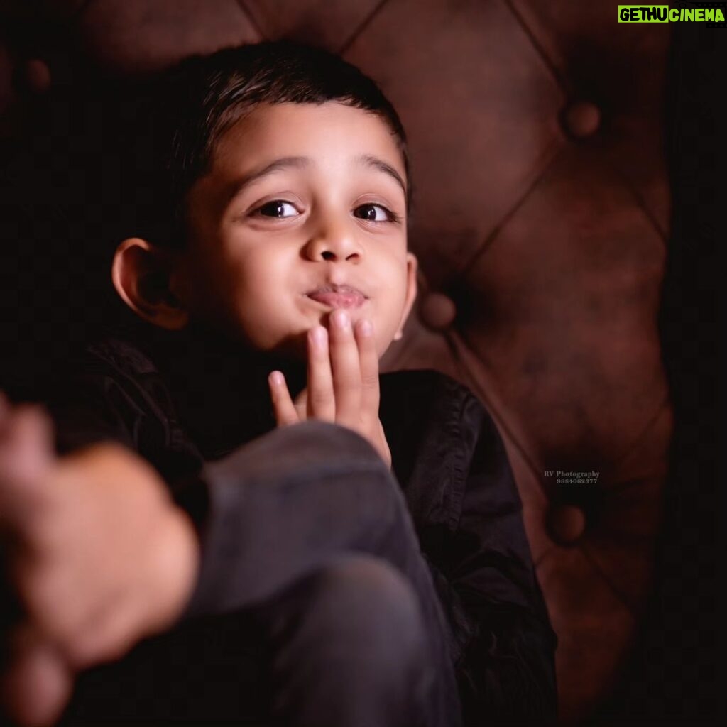 Swetha Changappa Instagram - I have a superstar at home🧿😍 @jiyaan_aiyappa my son shine you are such a poser.🤣 Effortless posing 😍 10 different pictures and 10 different poses ❤️😍🧿 Swipe left for the pictures and tel me which pose did u like ??🤣🤣🤣 Well to capture all these pics,it was such a task for me n my team🙈🤣🧿 Thank u so much my dearest @keerthiram28 @rktopknotchstudio for this lovely and my memorable photoshoot. Photography:- @rudreshcapture Loved the pictures❤️ Hairstyle:-@hairstyle_by_shashi @rashmitha_glamourholic Location:- @motioneyepictures @makeovermomentzbylavanya thank u for being sooo patient for capturing the best pictures with jiyaanu. Assistant:- @vinoda__890