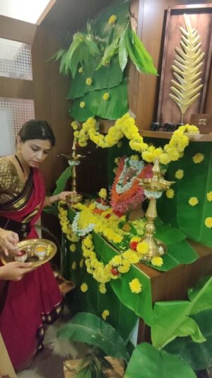 Swetha Changappa Instagram - ನಮ್ಮ ಮನೆಯಲ್ಲಿ ಗಣೇಶ ಚತುರ್ಥಿ ಆಚರಣೆ ಕುಟುಂಬದೊಂದಿಗೆ❤️ ಸರ್ವರಿಗೂ ಮಂಗಳವಾಗಲಿ ಎಂದು ಹಾರೈಸುತ್ತಾ , ಮನಸ್ಸಿಗೆ ನೆಮ್ಮದಿ ಶಾಂತಿಯನ್ನು ಬೇಡುತ್ತಾ ಹೊಸ ಭರವಸೆಯೊಂದಿಗೆ ಗಣೇಶನನ್ನು ಬೀಳ್ಕೊಟ್ಟ ಕ್ಷಣ❤️🙏🏻

ಎಲ್ಲರಿಗೂ ಒಳ್ಳೆಯದಾಗಲಿ ❤️