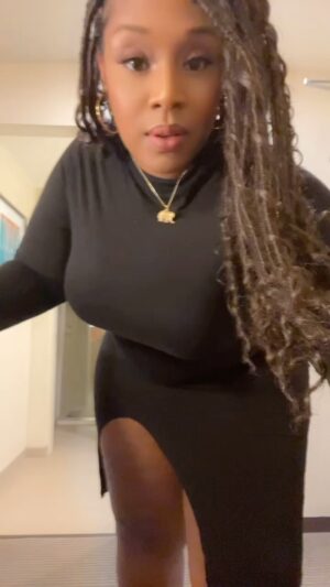 Tacarra Williams Instagram - HAPPY FRIDAY @officialteewright718 is at it AGAIN 🎶🎶 #lilbrother  #music #banger Hair: @the_crown_whisperer