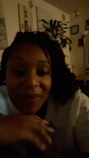 Tacarra Williams Instagram - LOOSE TOILET 🚽 SEAT = PHAT AZZ!!! 😂😂😂😂😂 #tacarrawilliamscomedy #tacarrawilliams #comedy