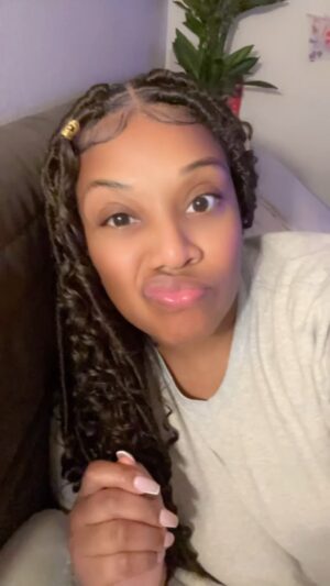 Tacarra Williams Instagram - NIGHT NIGHT 😴💤 #tacarrawilliamscomedy #tacarrawilliams #fun #beautiful #PHAT Haur: @the_crown_whisperer _crown