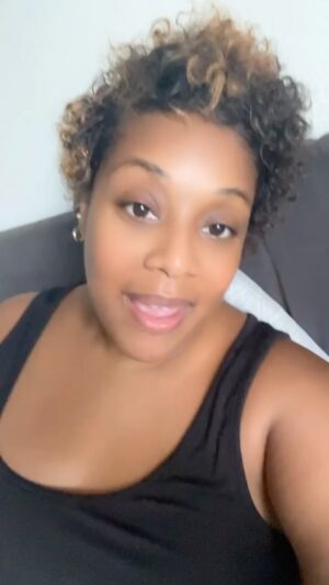 Tacarra Williams Instagram - BETTER TO SQUEEZE YOU WITH MY DEAR!!! 😂😂😂 #tacarrawilliamscomedy #tacarrawilliams #fun #fatvsphat #thick NEW AUDIO #DUETTHIS