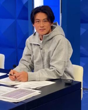 Tadanari Lee Instagram - 引退後解説⚽️🎙️
#サッカー
#ABEMA
#テセさんが濃すぎて自分のキャラ設定に迷子中
#楽しかったから良しとしよう