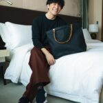 Takashi Sakurai Instagram - MANIUNO @maniuno_official のトート 16インチのPCも入るのでかなり重宝しております ハンドルが付け替えられて、色々な印象で持てるのはかなり魅力 大容量で軽く、とても丈夫なので荷物の増える出張の時にも大活躍しております！ #MANIUNO #マニウノ