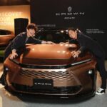 Takashi Sakurai Instagram - 六本木ヒルズアリーナにて新しいクラウンの一夜限りのスペシャルイベント 「CROWN WARMING PARTY」に伺いました クラウンを愛でる気持ちが溢れてしまうほどカッコイイ車にお友達になった友永さん @tomonaga_shinya とも楽しみました！ 生まれ変わったクラウンは予想を遥かに超えて洗練され、かなりタイプなお顔立ちになっておりました！こちらのクラウンは海外でも販売されるとの事でとても楽しみですね @toyota_jp #PR #CROWN #CrownStylePark #多様性 #自分らしさ
