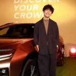 Takashi Sakurai Instagram - 六本木ヒルズアリーナにて新しいクラウンの一夜限りのスペシャルイベント 「CROWN WARMING PARTY」に伺いました クラウンを愛でる気持ちが溢れてしまうほどカッコイイ車にお友達になった友永さん @tomonaga_shinya とも楽しみました！ 生まれ変わったクラウンは予想を遥かに超えて洗練され、かなりタイプなお顔立ちになっておりました！こちらのクラウンは海外でも販売されるとの事でとても楽しみですね @toyota_jp #PR #CROWN #CrownStylePark #多様性 #自分らしさ
