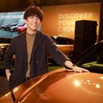 Takashi Sakurai Instagram - 六本木ヒルズアリーナにて新しいクラウンの一夜限りのスペシャルイベント 「CROWN WARMING PARTY」に伺いました クラウンを愛でる気持ちが溢れてしまうほどカッコイイ車にお友達になった友永さん @tomonaga_shinya とも楽しみました！ 生まれ変わったクラウンは予想を遥かに超えて洗練され、かなりタイプなお顔立ちになっておりました！こちらのクラウンは海外でも販売されるとの事でとても楽しみですね @toyota_jp #PR #CROWN #CrownStylePark #多様性 #自分らしさ