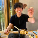 Takashi Sakurai Instagram - ocean good table渋谷 @oceangoodtable_shibuya へお久しぶりのT聖と行きました 渋谷でこんなにゆったり出来るお店はかなり貴重 クラシックなビストロ料理から本格ステーキまで最初から最後まで本当に素晴らしく、中でも感動はマッシュルームと貝刺のアンチョビマリネは最高でした 目の前で仕上げる馬肉のタルタルもまた絶品でございました テラスもあるのでこれからの季節最高かと ここは使える！ ありがとうございました #オーシャングッドテーブル渋谷 #shibuya_ogt #steakfrites #PR Ocean good table 渋谷