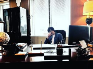 Takashi Tsukamoto Instagram - TBS金曜ドラマ『トリリオンゲーム』
今夜10時から６話！

「ゴップロ」の運命の株主総会！

おたのしみに！

#トリリオンゲーム #TBS #金曜ドラマ #神星夜 #塚本高史