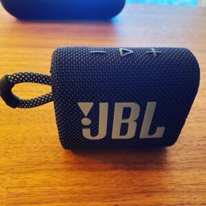Takashi Tsukamoto Instagram - ヨシからの誕プレ使うの楽しみ‼️
thank you👍
#池内ヨシカツ
@yoshikatsu_ikeuchi 
#防水スピーカー
#jbl
#go3
#harman