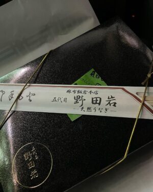 Takashi Tsukamoto Instagram - 北大路さん有難う御座います😭
今日の暑さはヤバい…刑事7人みんな汗だく😂
#刑事7人
#天然うなぎ
#北大路欣也　さん
#感謝感謝です