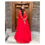 Tanvi Rao Instagram - Red red - take back what you've said! If Keerthi gets angry, not long before you're dead ☄ Costume by @inayadesignerstudio #keerthi #lakshmibaramma #bhagyalakshmi #kannadatelevision #tvshow #stories #fashion #clothing #collaboration #actress #tanvirao Bangalore, India