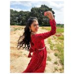 Tanvi Rao Instagram - Can Autumn and Spring be friends? 🍁 A shoutout to @maynadesignerstudio for this beautiful attire and the gorgeous necklace🌹 It added so much grace to my body as I danced, and gave me so much confidence. @maynadesignerstudio even sent it to me with a cute note and I was all smiles. :) Head to her page now to find out more about her! Designer- @maynadesignerstudio Captured by @rajaniabhirath1 #lakshmibaramma #bhagyalakshmi #keerthi #shoot #shootdiaries #collaboration #clothing #sawariya #necklace #choker #clothes #fashion #dance #styleicon #style #instagram #tanvirao Bangalore, India