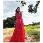Tanvi Rao Instagram - Can Autumn and Spring be friends? 🍁 A shoutout to @maynadesignerstudio for this beautiful attire and the gorgeous necklace🌹 It added so much grace to my body as I danced, and gave me so much confidence. @maynadesignerstudio even sent it to me with a cute note and I was all smiles. :) Head to her page now to find out more about her! Designer- @maynadesignerstudio Captured by @rajaniabhirath1 #lakshmibaramma #bhagyalakshmi #keerthi #shoot #shootdiaries #collaboration #clothing #sawariya #necklace #choker #clothes #fashion #dance #styleicon #style #instagram #tanvirao Bangalore, India