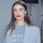 Taylor Hill Instagram - Sneak peek into my photoshoot with @forever21 and @barneysny 🖤Shop the iconic @forever21 x Barneys NY capsule collection Thursday, 9/7 online and in select Forever 21 stores! #F21XBARNEYSNY