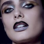 Taylor Hill Instagram - This season, modern grunge goes luxe, as cool tones meet metallic brushstrokes, and tantalizing textures. Swipe through, and pick up your copy of #VogueArabia to see @taylor_hill take on the trend. هذا الموسم، دخل الغرنج العصري عالم الفخامة حيث تلتقي الألوان اللافتة واللمسات المعدنية والأقمشة الجذابة. تصفحي الصور وسارعي باقتناء نسختك من #ڤوغ_العربية لمشاهدة كيف تألقت تايلور هيل بهذه الصيحة. Photography: @beau_nelson Creative director: @ryanlucca Style: @iamnatabocha Makeup: @liselottevansaarloos Hair: @eddyscudo Nails: @enamelle