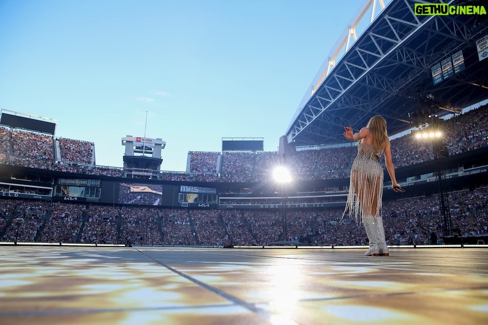 Taylor Swift Instagram - Seattle that was genuinely one of my favorite weekends ever. Thank you for everything. All the cheering, screaming, jumping, dancing, singing at the top of your lungs. Got to play “No Body No Crime” (aka No body no Haim) live for the first time with my sisters @haimtheband!!!! Can’t wait to see you 🔜 Santa Clara. 📷: @mathaywardphoto @gettyimages