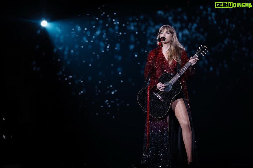 Taylor Swift Instagram - Ahhhhh Detroit that was so much fun!! First time I performed at Ford Field was singing the anthem there in 2006 and I remember thinking it felt impossible for a place to be that big, I was sooo insanely nervous - Thanks to those crowds this weekend for your endless energy and extremely loud scream-singing, you made us feel right at home. See you very soon Pittsburgh 🫶 📷: @rockstarprophoto / @gettyimages