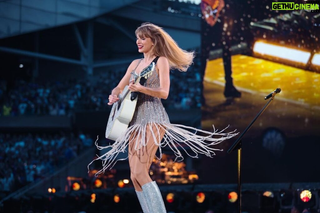 Taylor Swift Instagram - Chicago that was sooooo epic. Playing 3 nights at Soldier Field and getting to sing ‘You All Over Me’ with @marenmorris who I adore. You guys were so much fun to play for, I love you 🥰 See you 🔜 Detroit! 📷: @iammoustache / @gettyimages