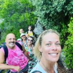 Thanasis Alevras Instagram - Οικογενειακες Καλοκαιρινες στιγμες με την Μητερα @elisavet_konstantinidou_ Και τ αδέρφια @zeta_makripoulia_official @matinanikolaou @nikosmoutsinas @gdaskalos ———————————————————— #friends #family #treasure