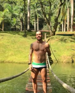 Thiago Luz Instagram - Vivendo longe de qualquer vestígio de negatividade.. 🍃💚