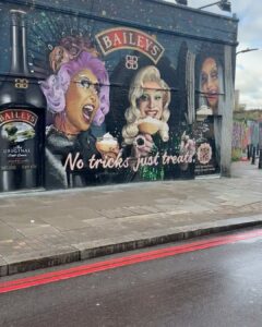 Tia Kofi Instagram - The @baileysofficial Witches are back for Halloween 🧙‍♀️🍸 Go check out the mural in East London #dontmindifibaileys #baileys #halloween